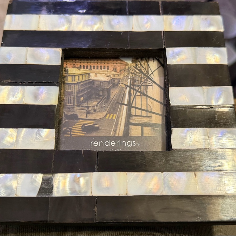 Renderings Black & White Bone Look Frame With Picture Opening is 3 X 3 DAMAGED